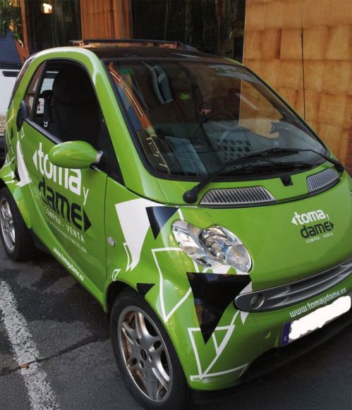 Coche con vinilo